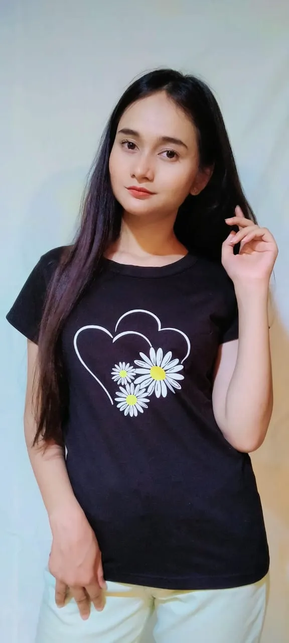 HEART AND FLORAL PRINT TEE-BLACK